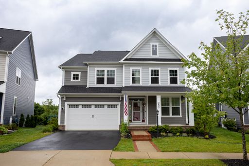 Luxury Potomac Shores Living | 5BR Home