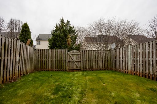 8150 Rainwater Cir, Manassas, VA 20111