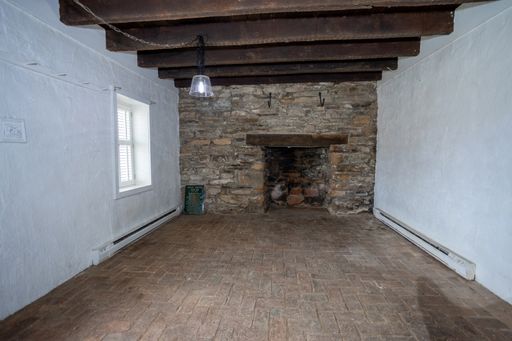 8200 Buckland Mill Rd, Gainesville, VA 20155