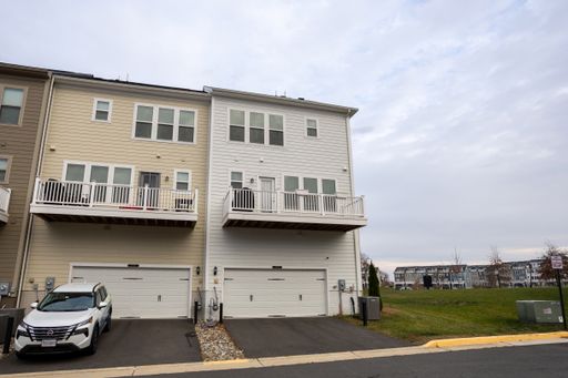 17137 Branched Oak Rd, Dumfries, VA 22026