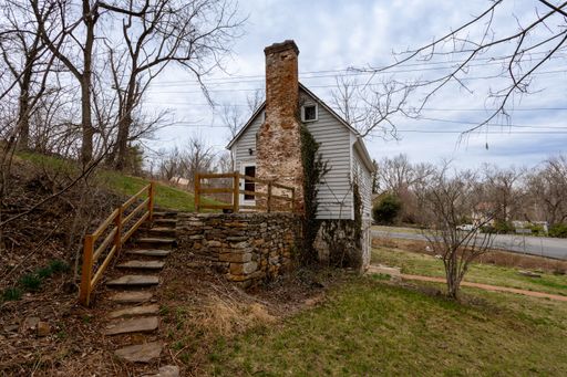 8200 Buckland Mill Rd, Gainesville, VA 20155