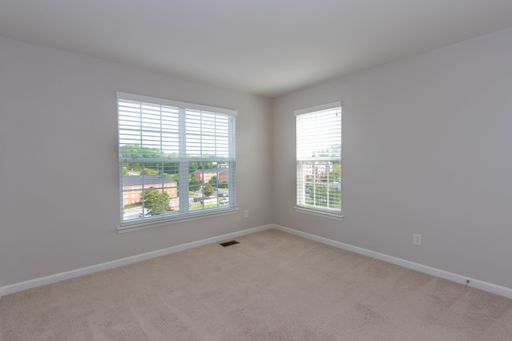 17002 Beveridge Dr, Dumfries, VA 22026