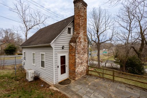 8200 Buckland Mill Rd, Gainesville, VA 20155