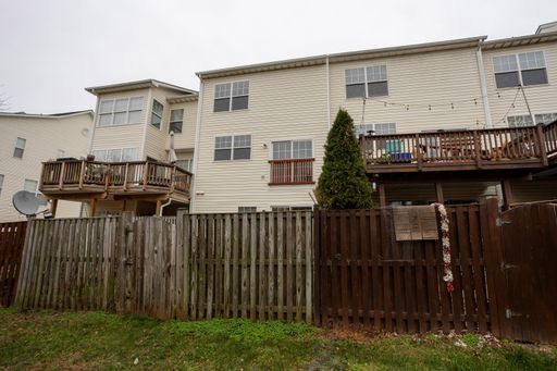 8150 Rainwater Cir, Manassas, VA 20111