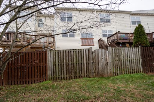 8150 Rainwater Cir, Manassas, VA 20111