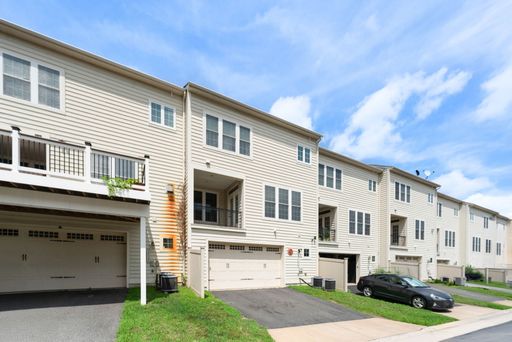 42524 Rowderbury Sq, Chantilly, VA 20152