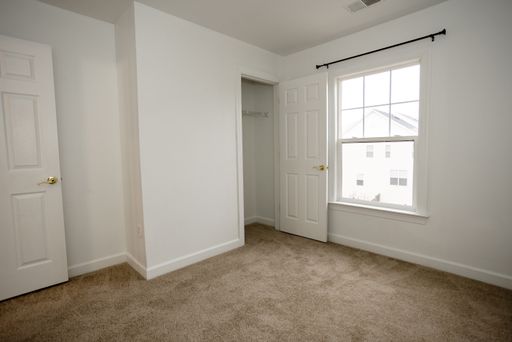 8150 Rainwater Cir, Manassas, VA 20111