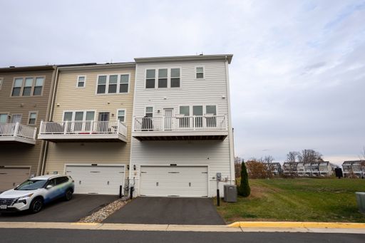 17137 Branched Oak Rd, Dumfries, VA 22026