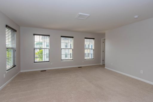 17002 Beveridge Dr, Dumfries, VA 22026