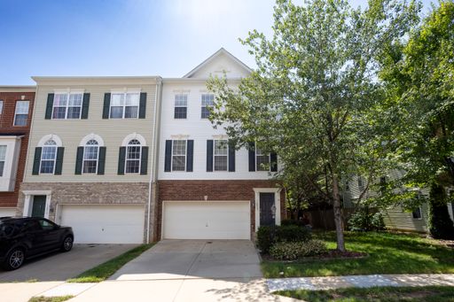 3 Finished Levels End-Unit in Villages of Piedmont/South Market Community in Haymarket