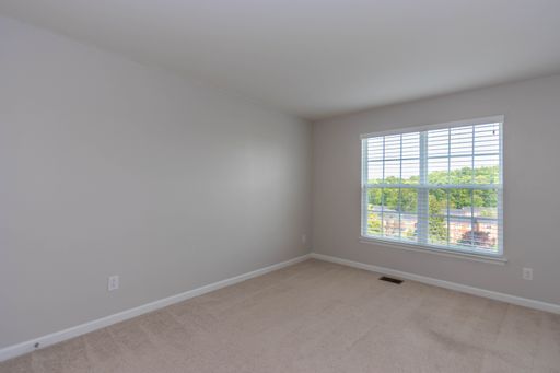 17002 Beveridge Dr, Dumfries, VA 22026