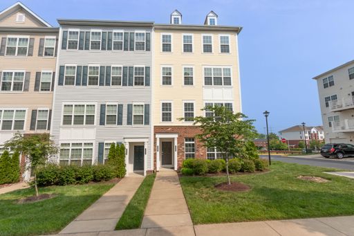 17002 Beveridge Dr, Dumfries, VA 22026