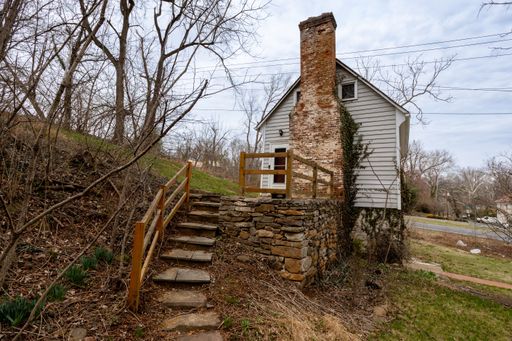 8200 Buckland Mill Rd, Gainesville, VA 20155