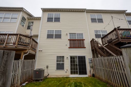 8150 Rainwater Cir, Manassas, VA 20111