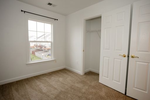 8150 Rainwater Cir, Manassas, VA 20111