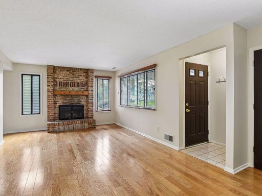 3bd 2bth Townhome in Maple Grove – photo 1
