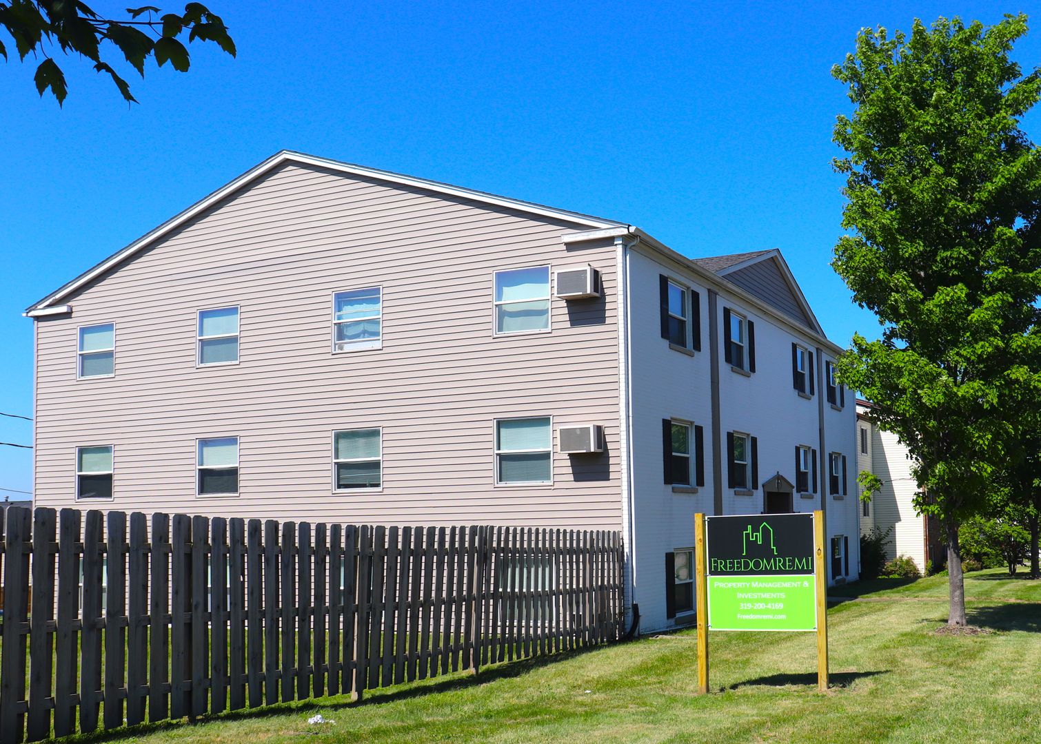 Cedar Rapids Apartment: 2055 Blairs Ferry Rd NE