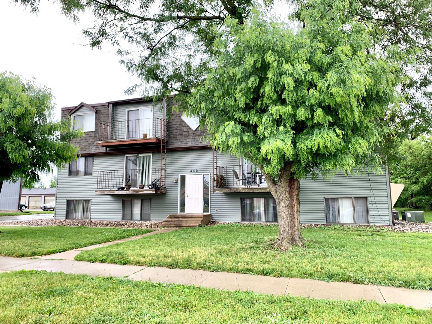 Cedar Rapids Apartment: 850 Bridgit Ln SE