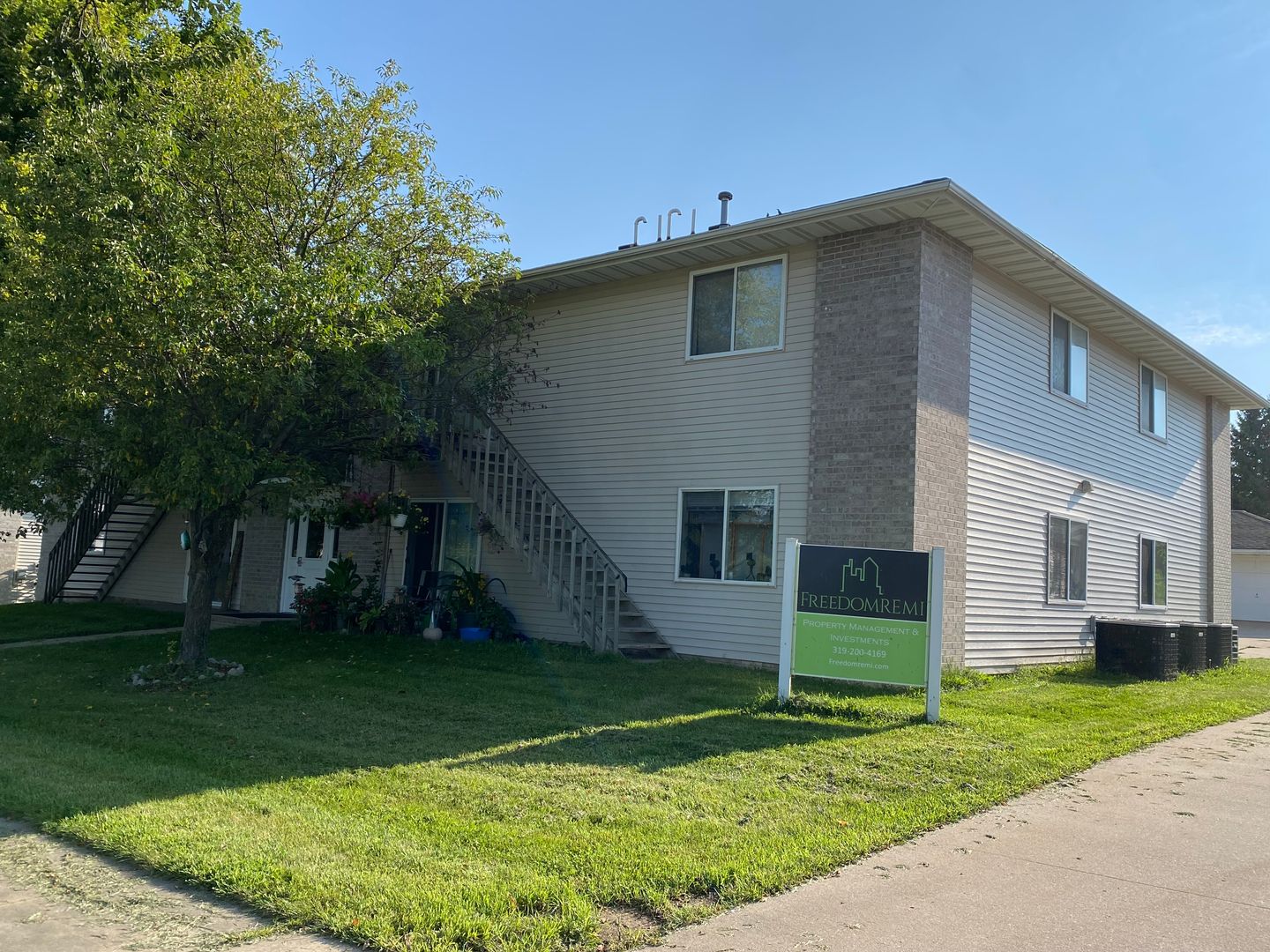 Cedar Rapids Apartment: 3507 Queen Dr SW