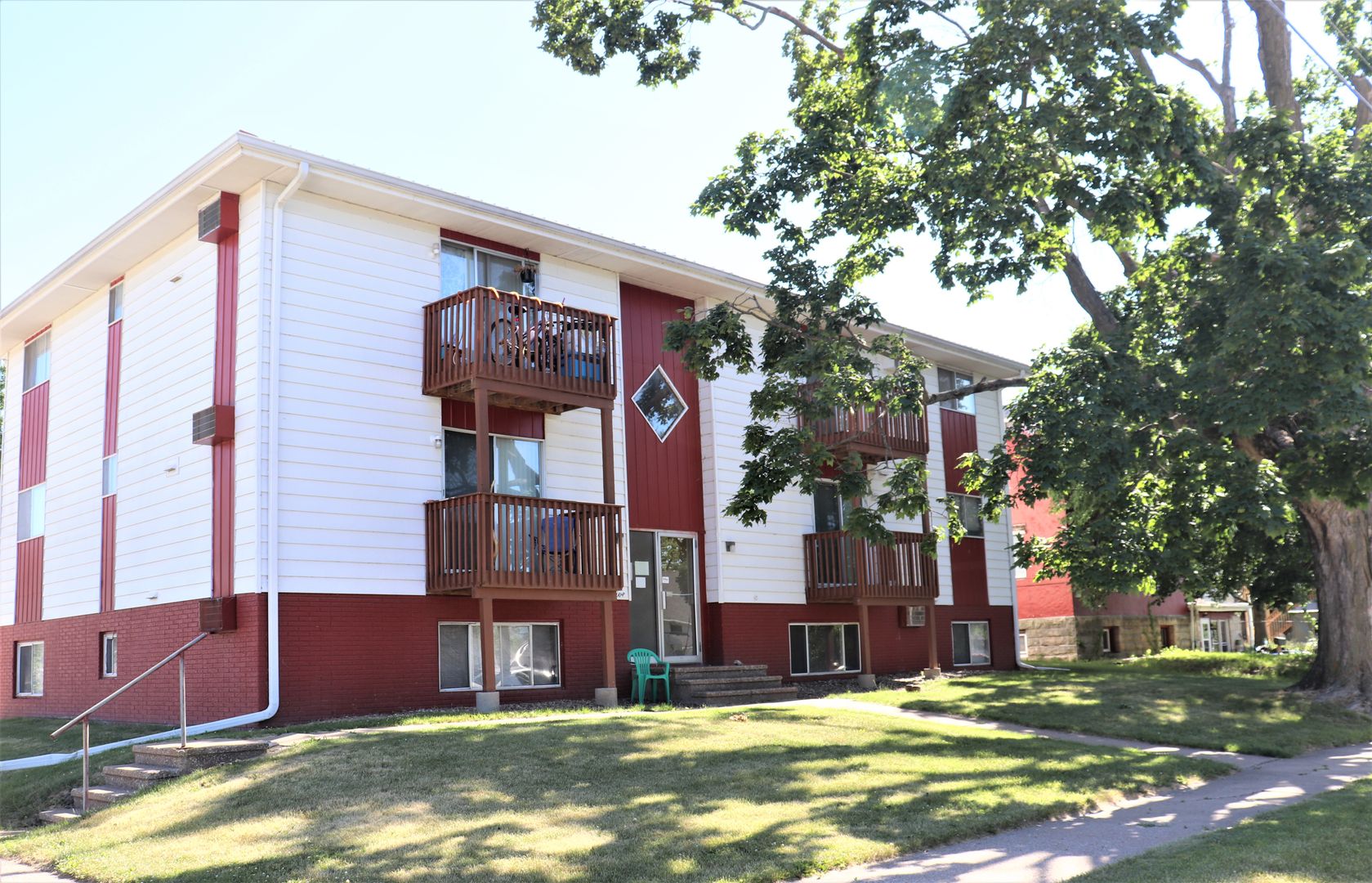 Marion Apartment: 795 4th Ave