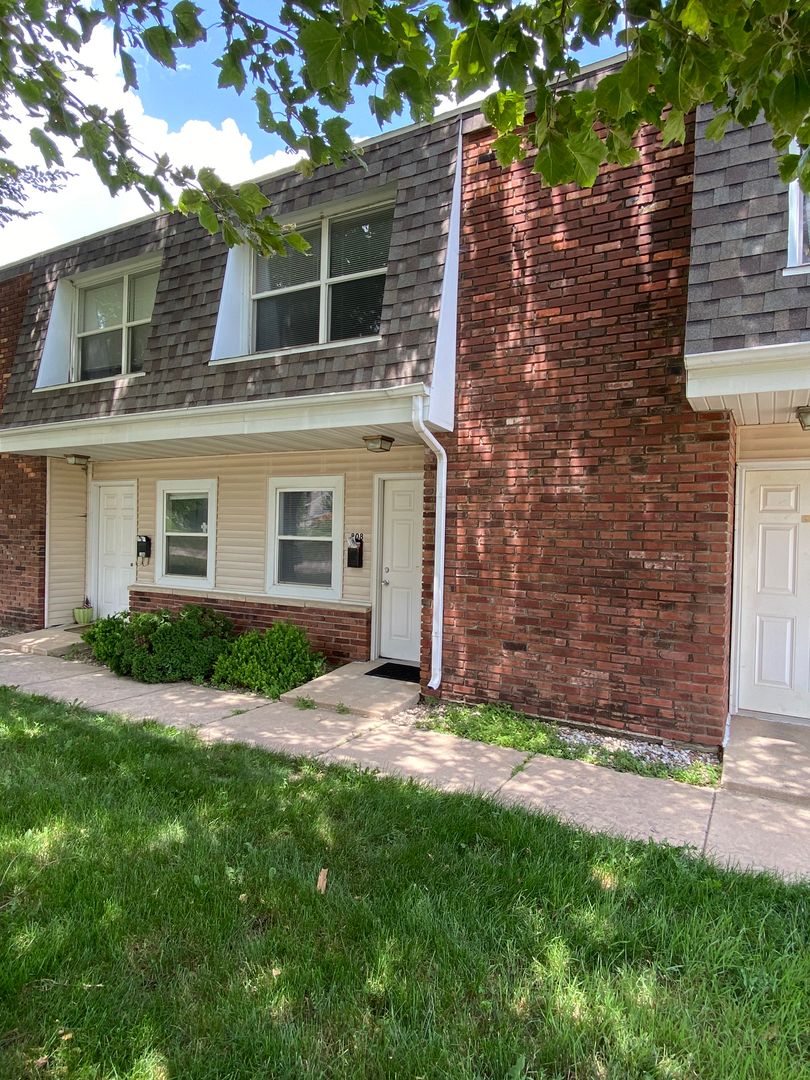 Marion Apartment: 800-810 Grand Ave