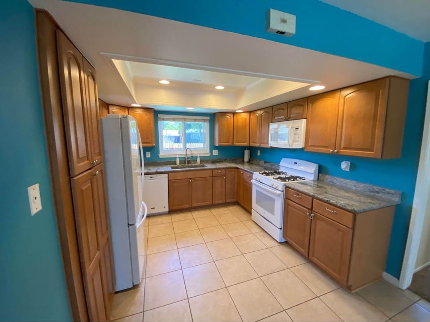 Lompoc House: 109 Hercules Ave