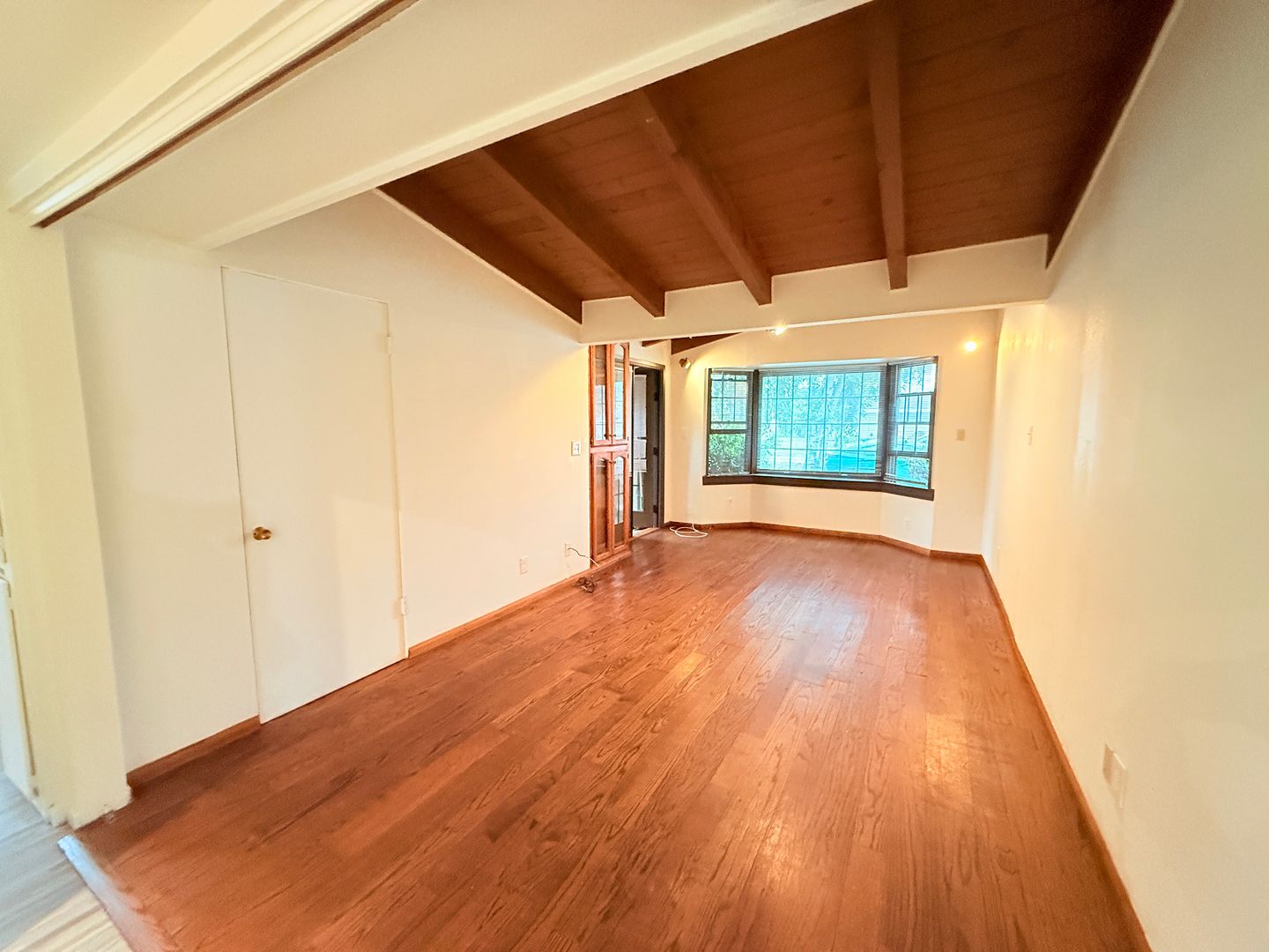 Lompoc Apartment: 401 N Lupine St