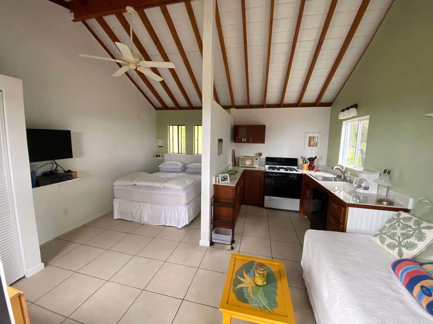 Ocean View Apartment: 92-1536 Luau Drive