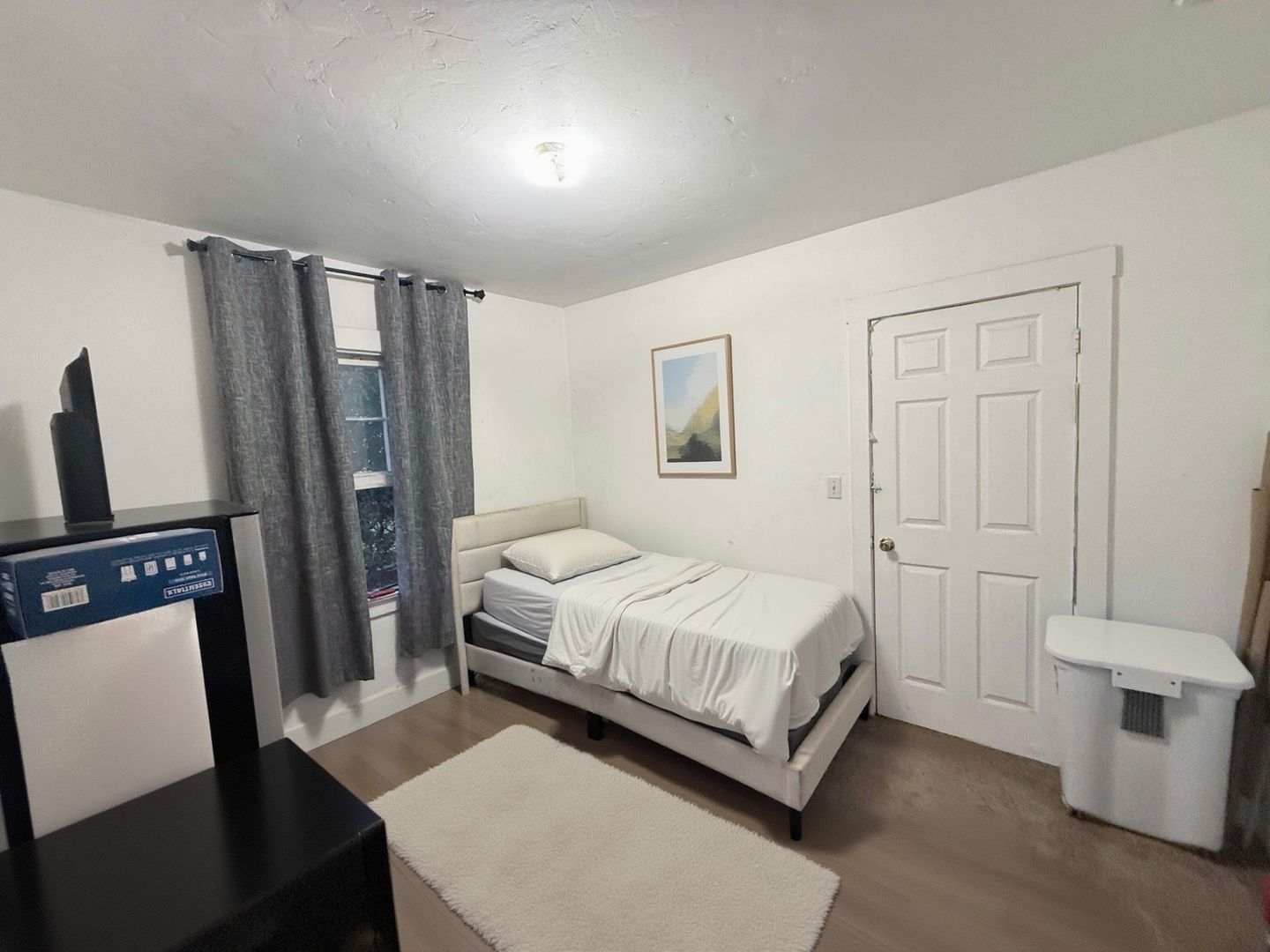 Santa Barbara Apartment: 125 W Micheltorena St