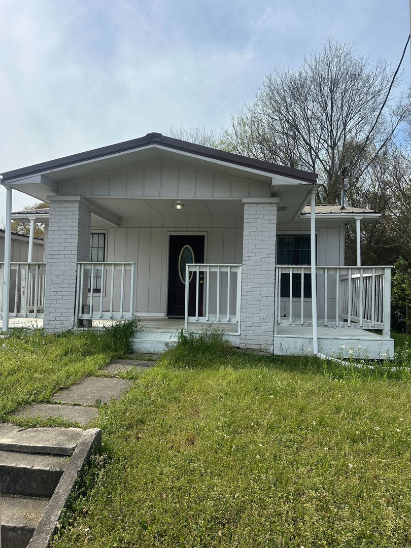 Graysville House: 114 Main St N