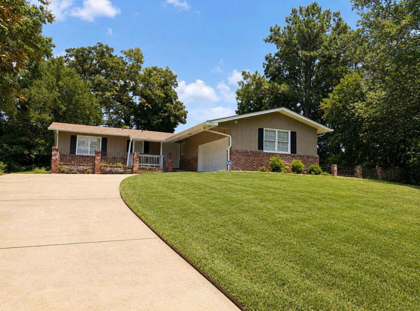 Birmingham House: 933 Garrett Drive