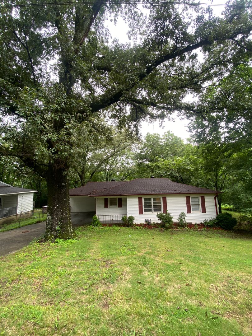 Center Point House: 1376 5th Pl NW