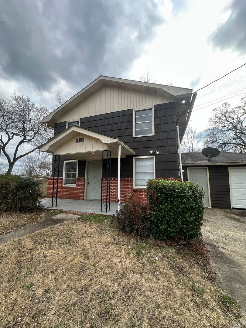 Birmingham House: 1220 Skyline Drive