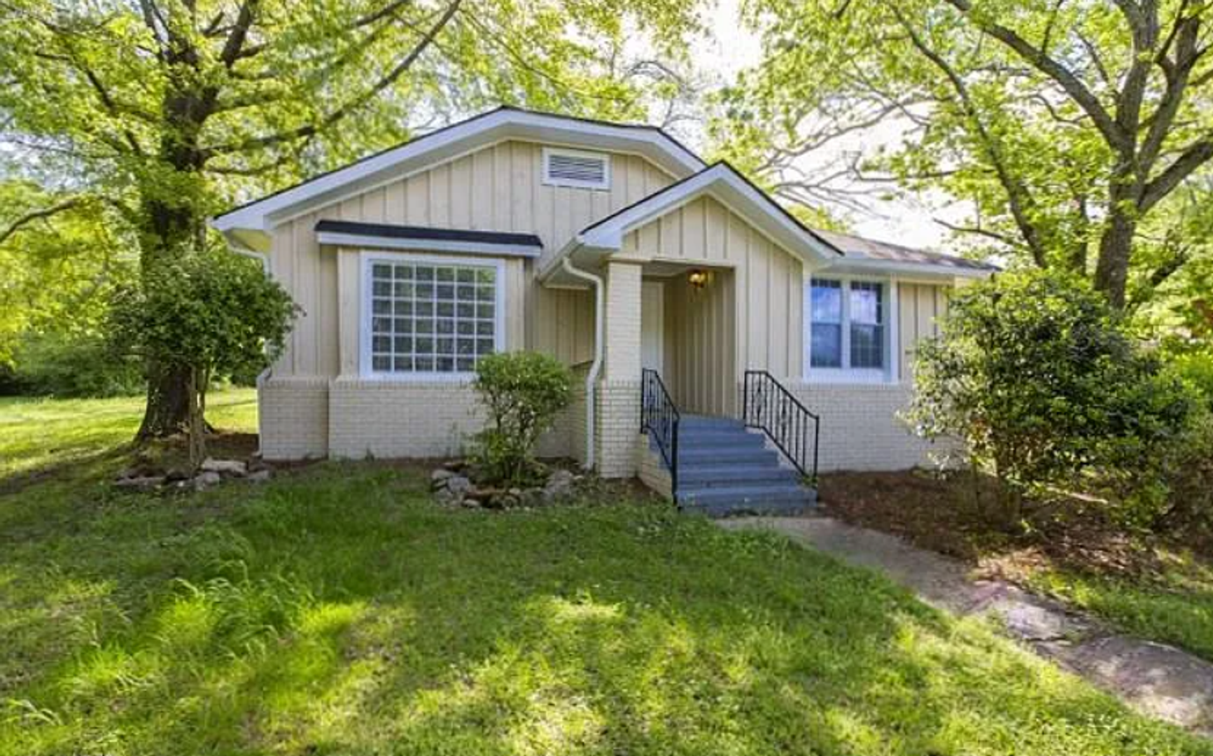 Pleasant Grove House: 1001 3rd Ave