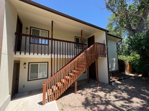 Beautiful & Spacious 2 bedroom 1 bathroom Unit – photo 1