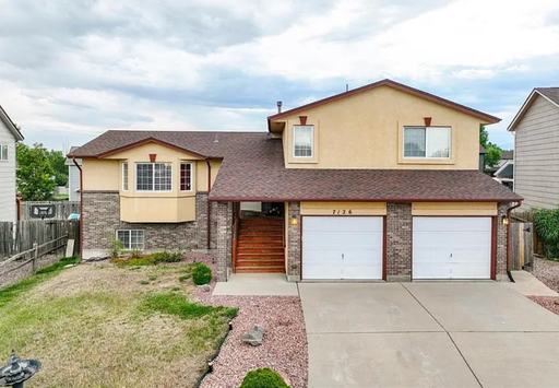 Spacious 5-Bedroom Home with Bonus Entertainment Room & Low-Maintenance Yard – photo 1