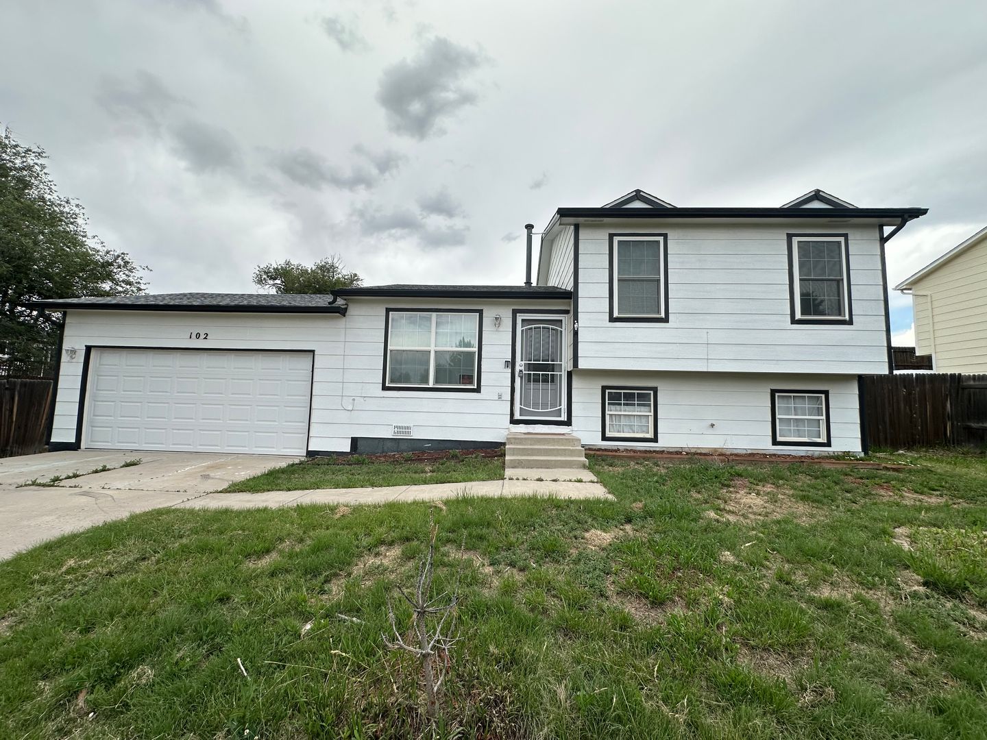 Fountain House: 102 Comanche Court