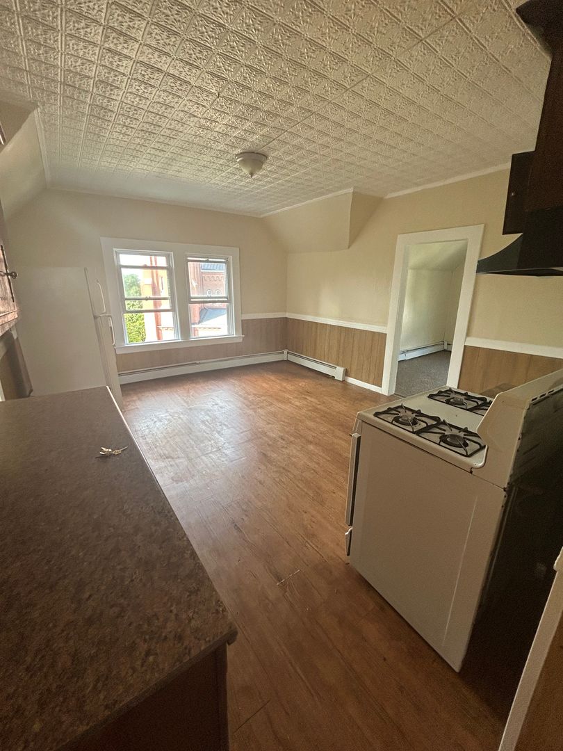 Meriden Apartment: 5 Oak Street