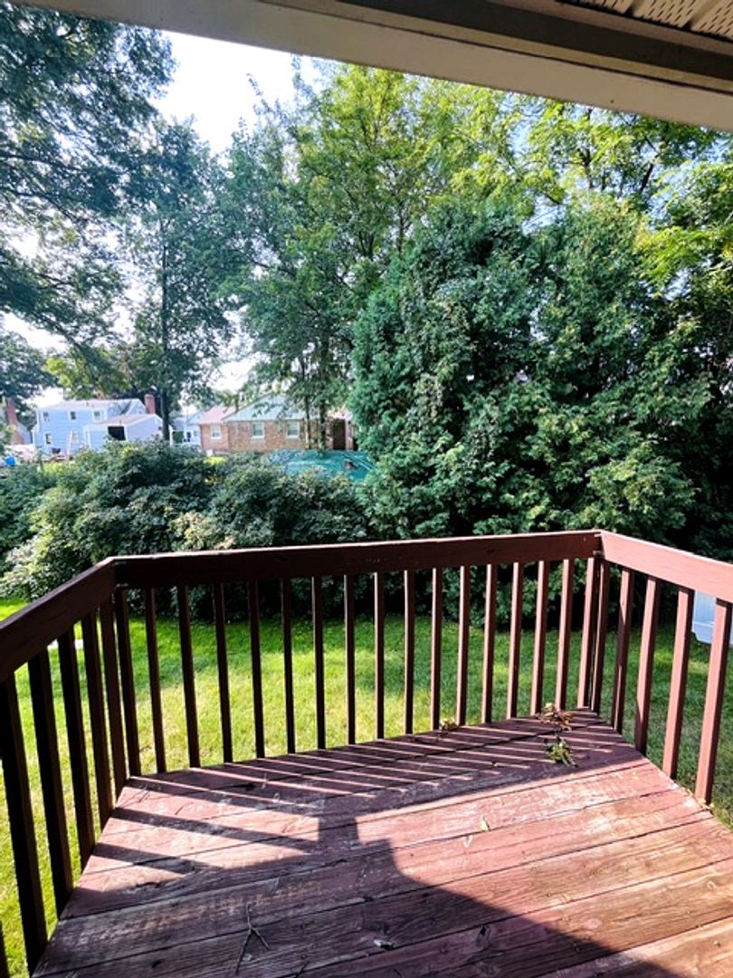 New Britain House: 410 Farmington Ave N5