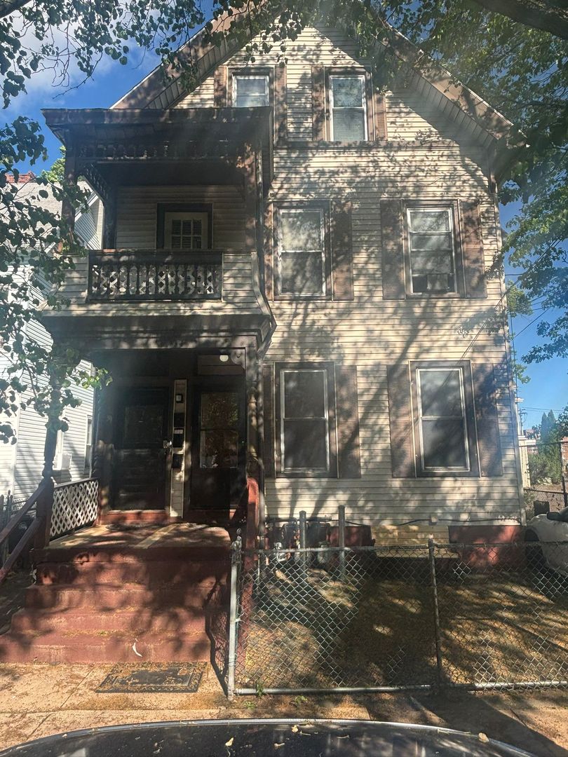 New Haven Apartment: 37-39 Hotchkiss St