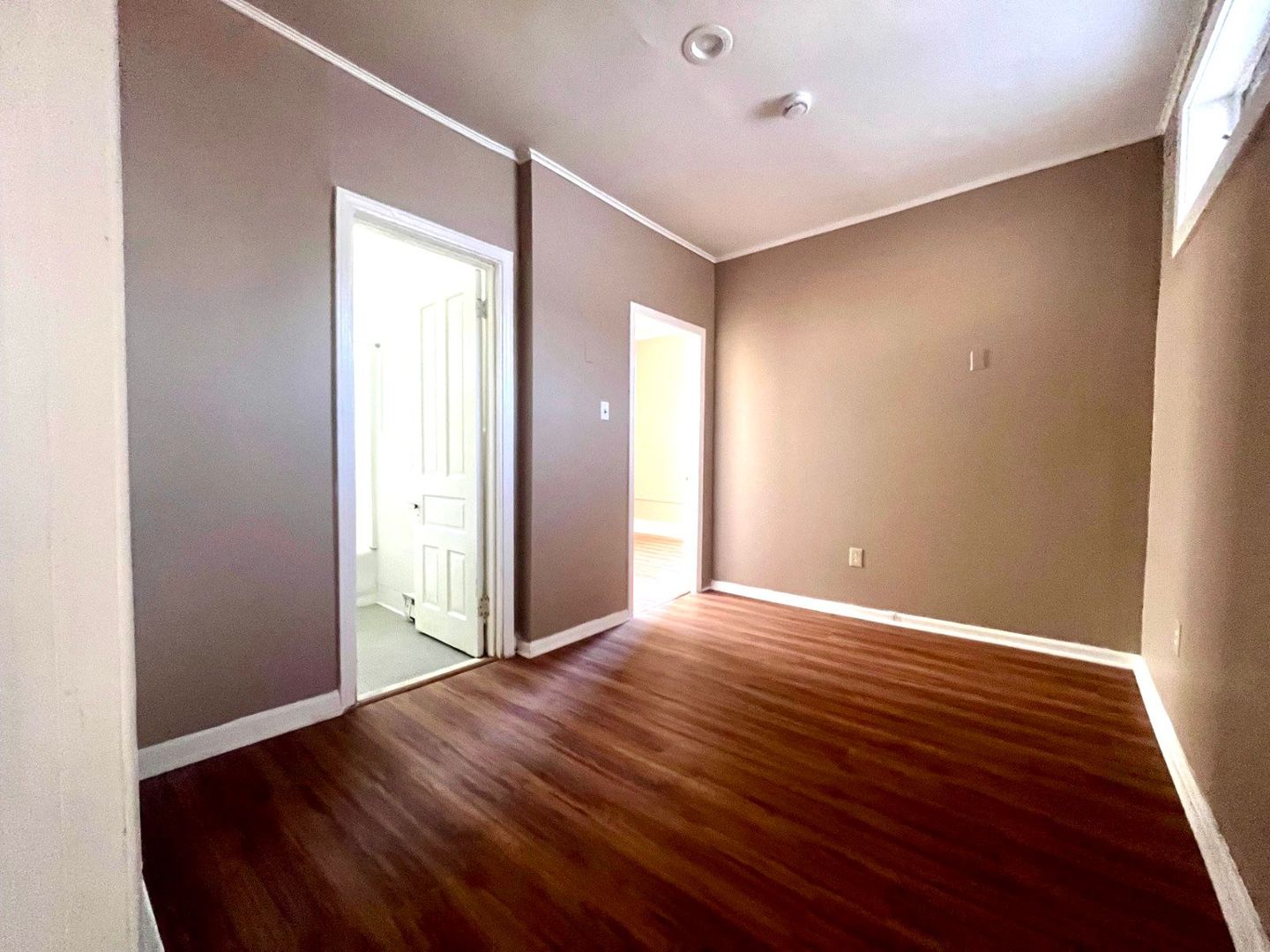 New Haven Apartment: 1505 Chapel Street