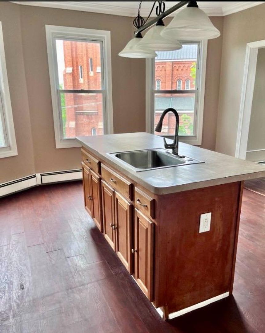 Meriden Apartment: 5 Oak Street
