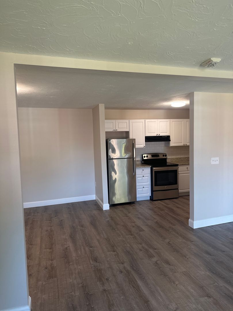 Webster Apartment: 310 Thompson Road