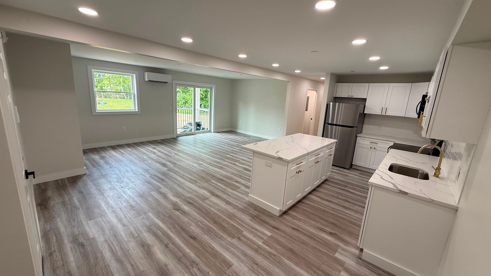Webster Apartment: 310 Thompson Road