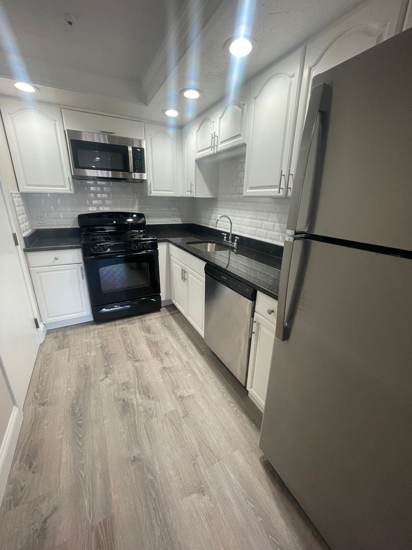 Billerica Apartment: 13-27 Kenmar Drive