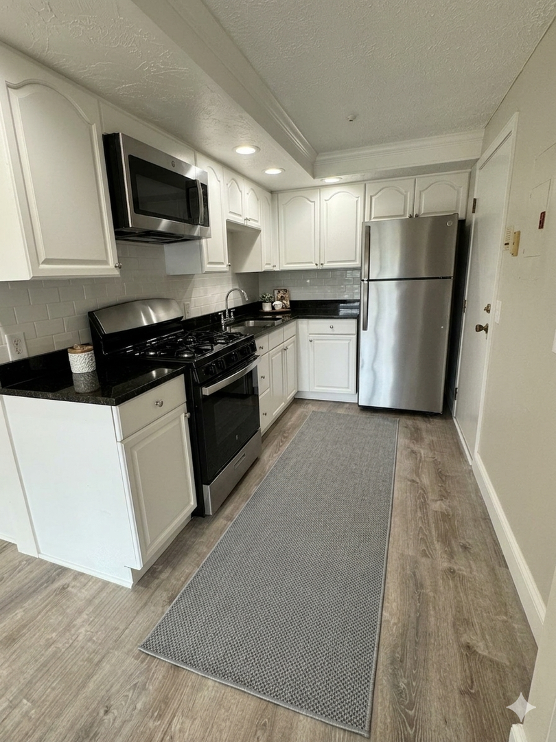 Billerica Apartment: 13-27 Kenmar Drive
