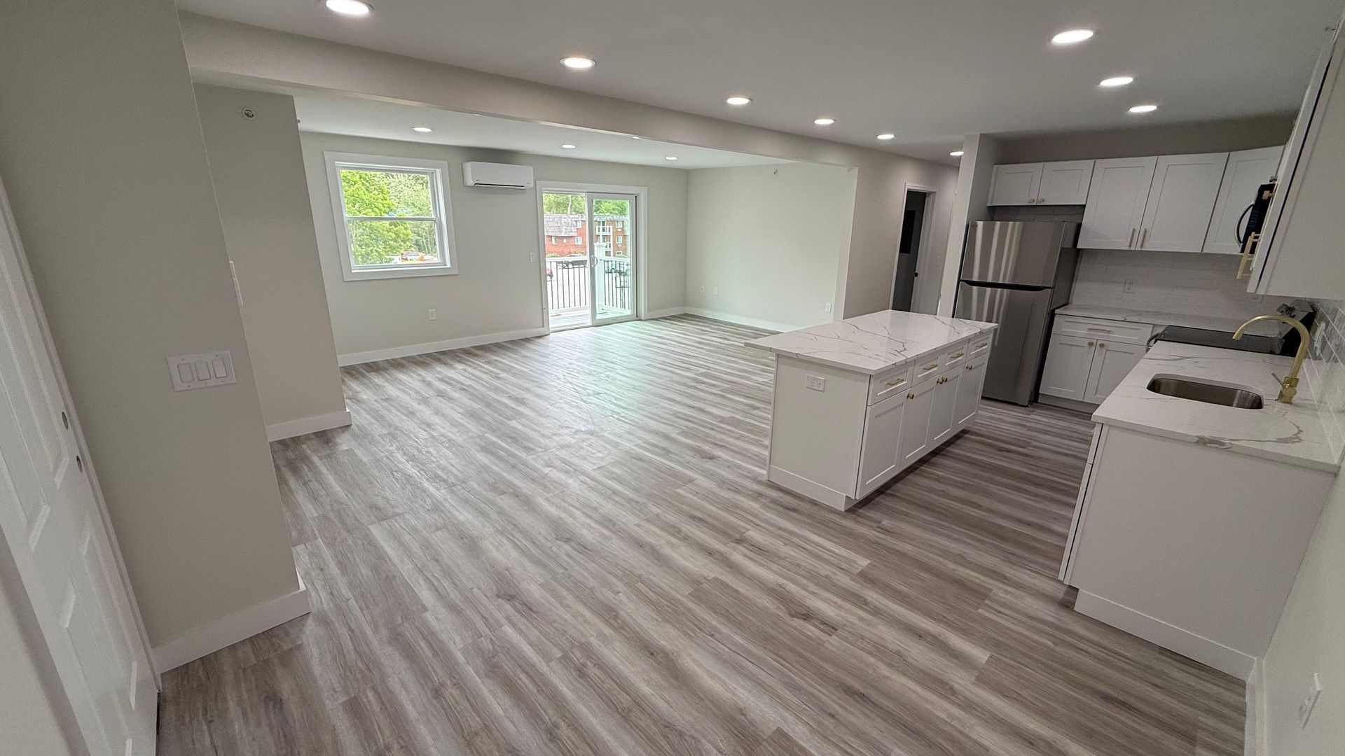 Webster Apartment: 310 Thompson Road