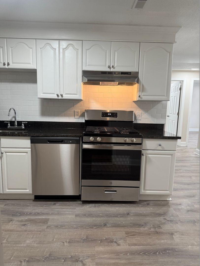 Billerica Apartment: 13-27 Kenmar Drive