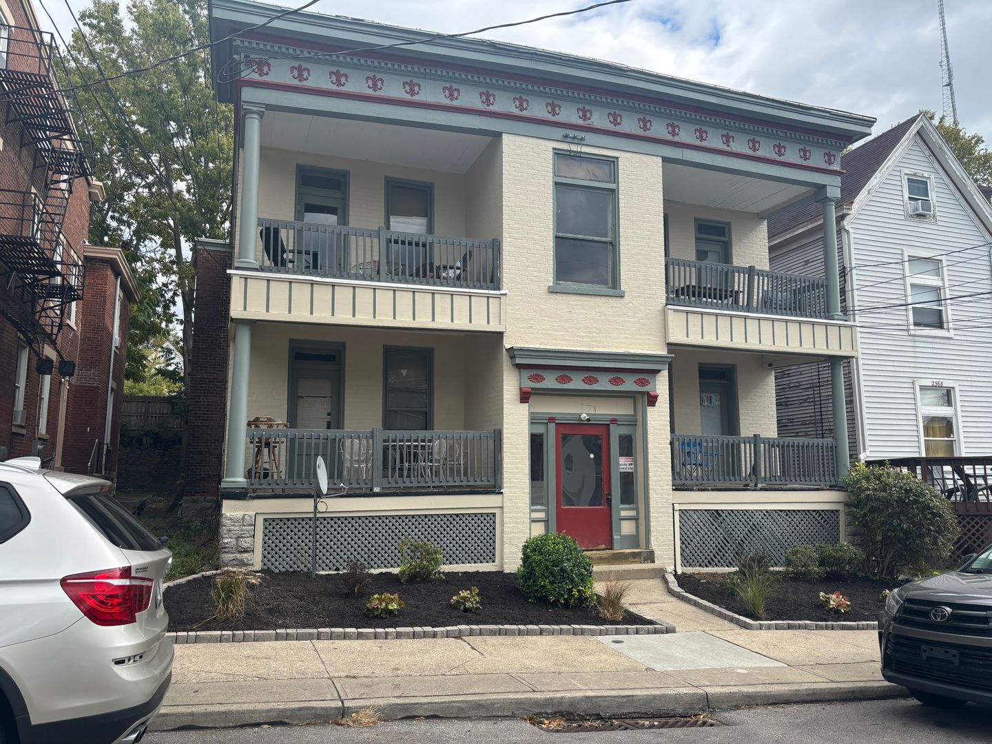 CINCINNATI Apartment: 2370-72 FLORA ST.