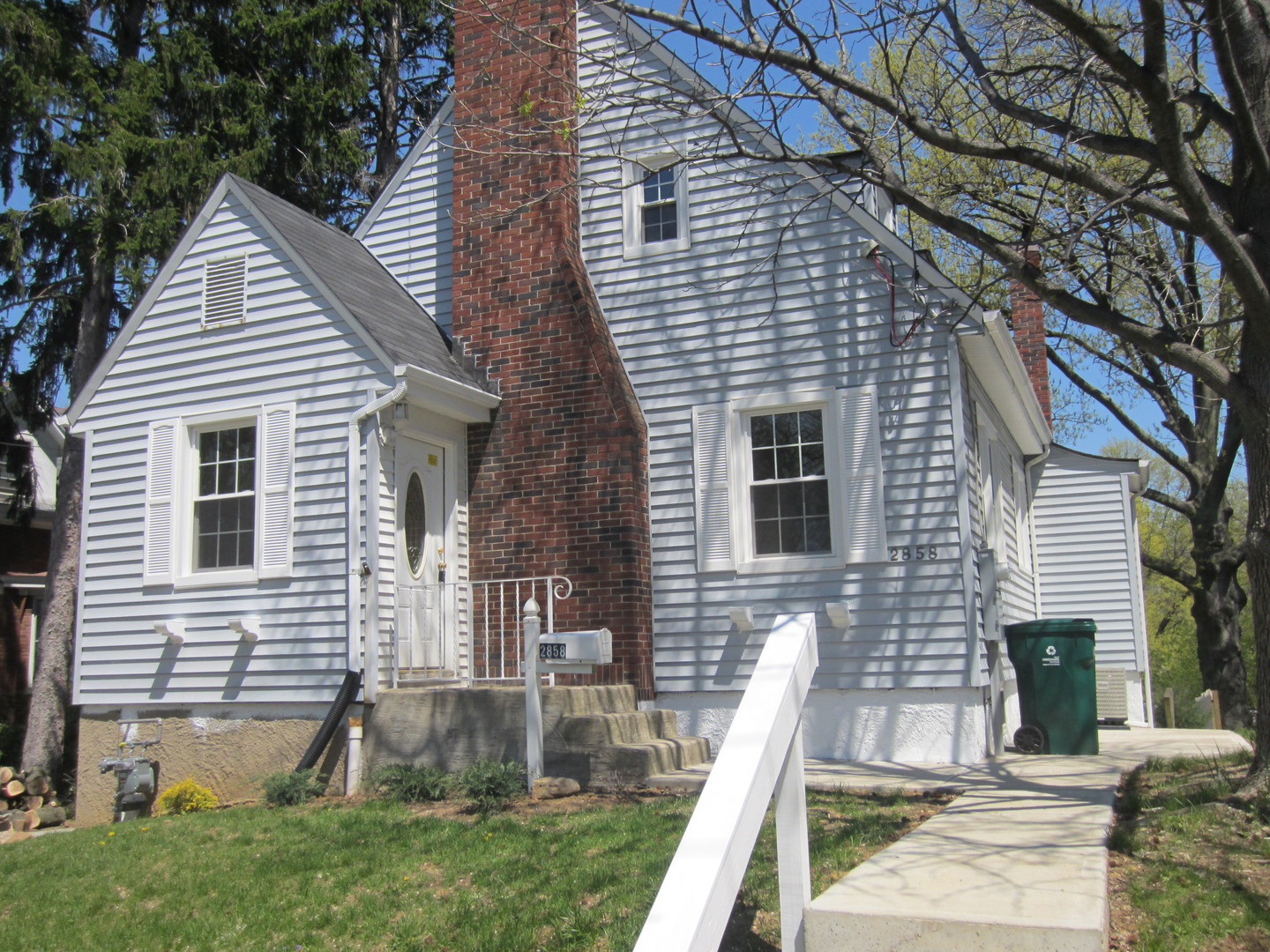 Cincinnati House: 2858 Losantiville Avenue